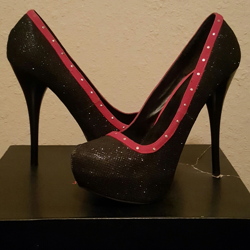 Heels - Picture 3 of 3